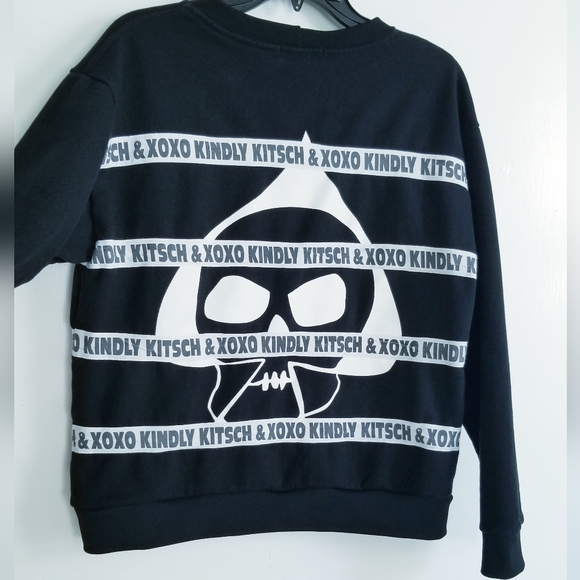 Stylenanda KKXX Korean Fashion Brand Black and White Graphic Sweatshirt - Picture 9 of 14